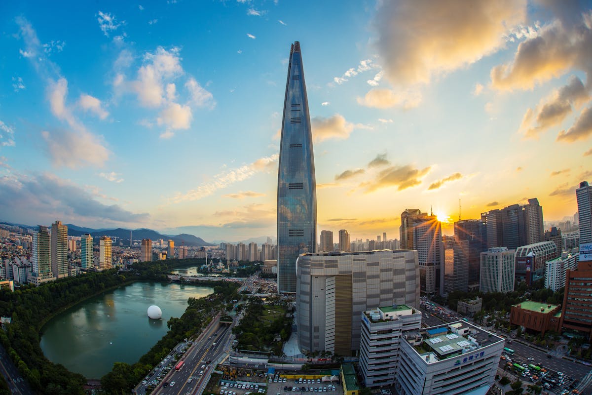 首爾五天四夜：那些旅遊書不會寫的事，以及我在弘大巷子裡哭出來的那碗湯
